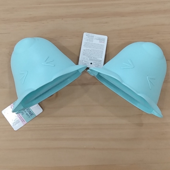 Pair of New Silicone Oven Mitt Grip Dog - Picture 3 of 6